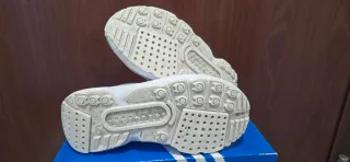 Adidas ZX 22 Blancas y Grises