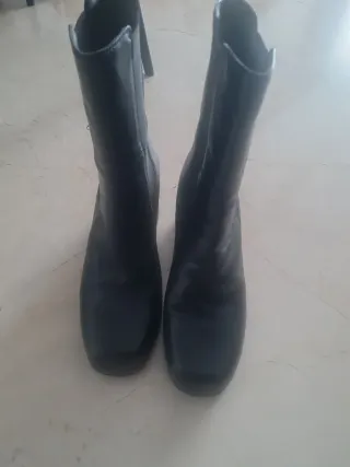 Botines negros de tacón