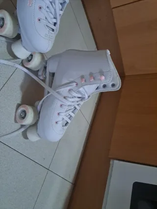 Patines blancos con detalles rosas #38