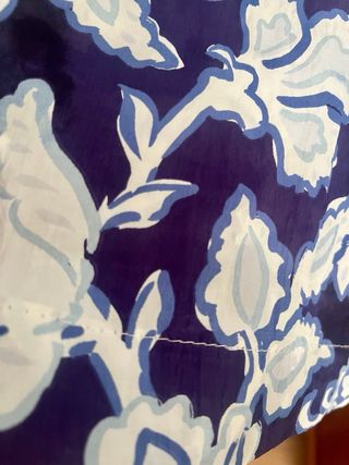 Pantalón estampado floral azul y blanco