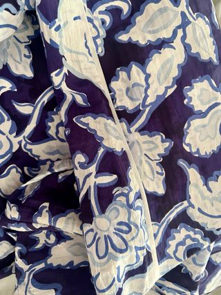 Pantalón estampado floral azul y blanco