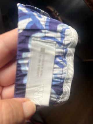 Pantalón estampado floral azul y blanco