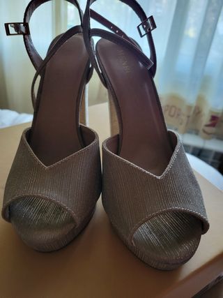 Zapatos de fiesta dorados Menbur