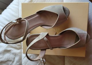 Zapatos de fiesta dorados Menbur