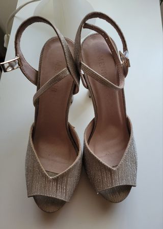 Zapatos de fiesta dorados Menbur
