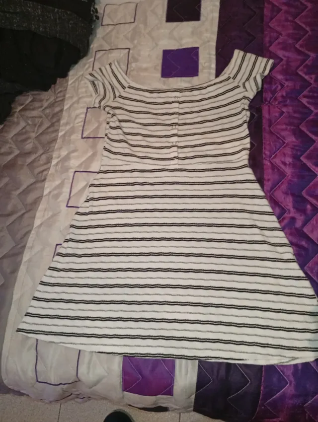 SOLO ENVÍOS. Vestido corto rayas chica