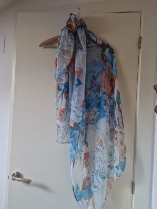 Pañuelo estampado floral azul y naranja