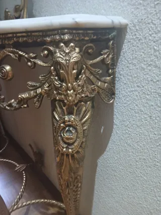 Consola y espejo estilo barroco dorado