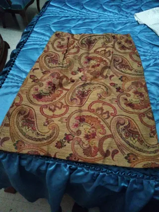 Falda de tapicería con estampado paisley