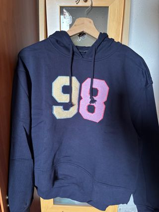 Sudadera azul con número 98
