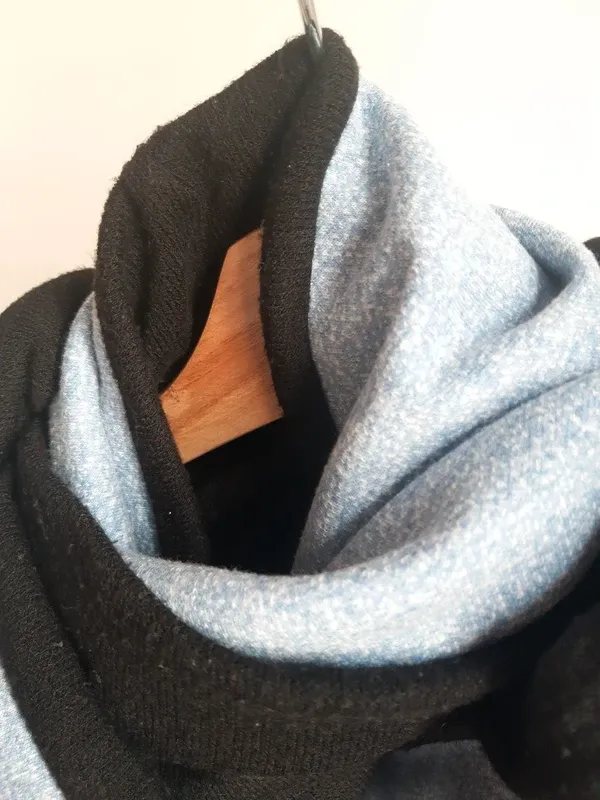 Bufanda tipo buff azul y negro