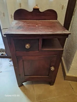 Mesilla antigua de madera