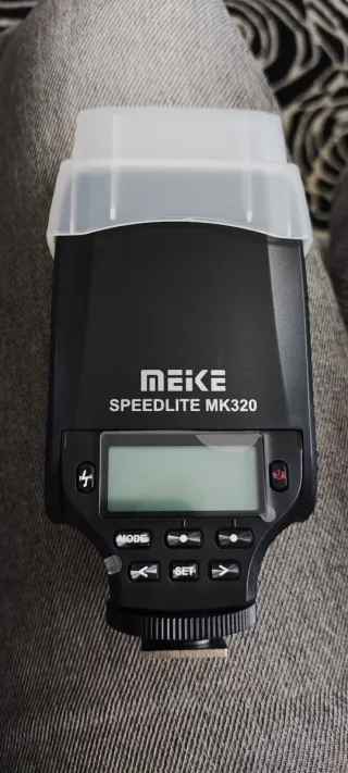 Flash Meike MK320 para Lumix.