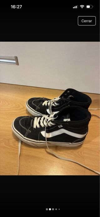 Zapatillas Vans tipo Bota Negras y Blancas