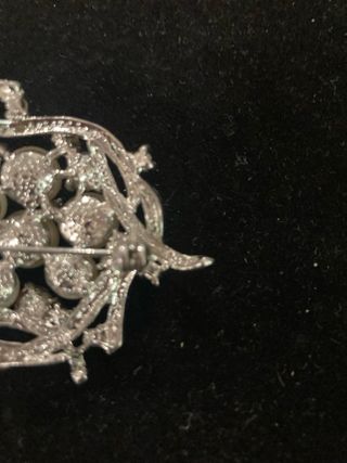 Spilla con cristalli swaroskycon perle e cristalli