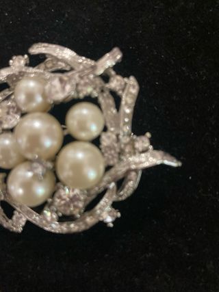 Spilla con cristalli swaroskycon perle e cristalli