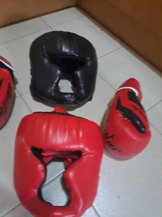 Guantes de Boxeo Rojos y Negros