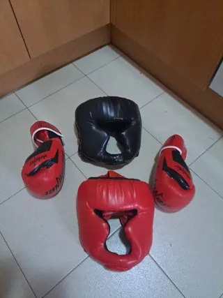 Guantes de Boxeo Rojos y Negros