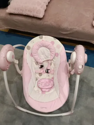 Trona infantil + cuna plegable  y hamaca musical