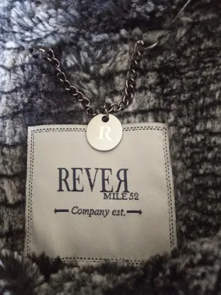 Chaqueta acolchada ReverMile gris verdoso.