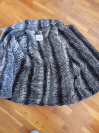 Chaqueta acolchada ReverMile gris verdoso.