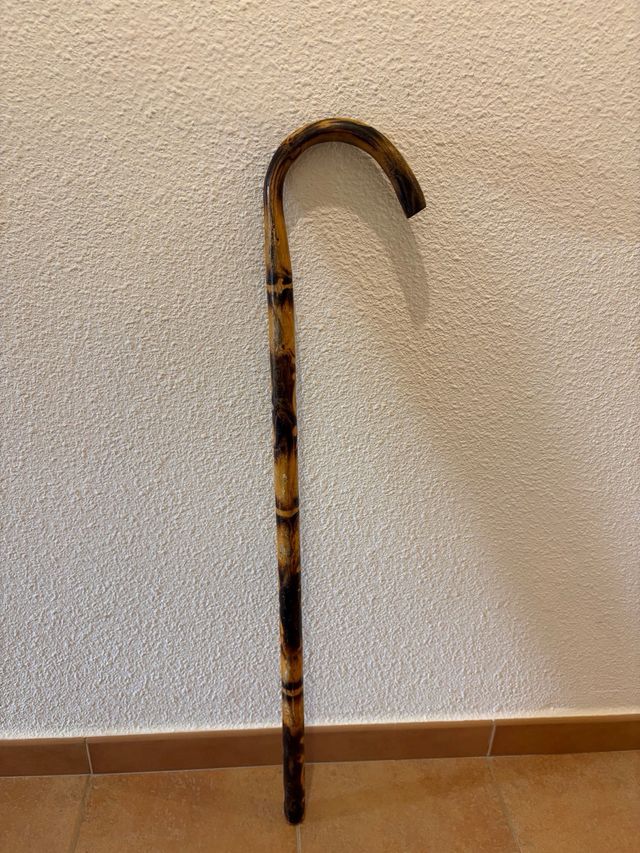 Bacchetta antica con legno curvo