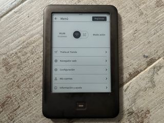 Ebook táctil y retroiluminado.