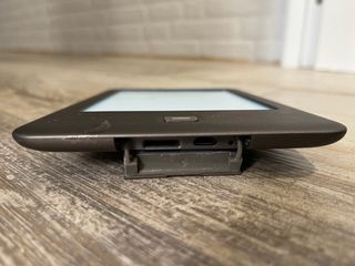 Ebook táctil y retroiluminado.