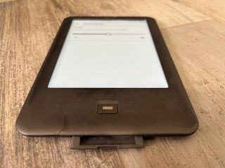 Ebook táctil y retroiluminado.