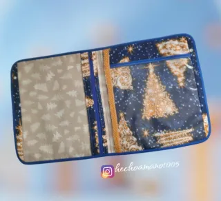 Carpeta de proyectos con muñeco de nieve