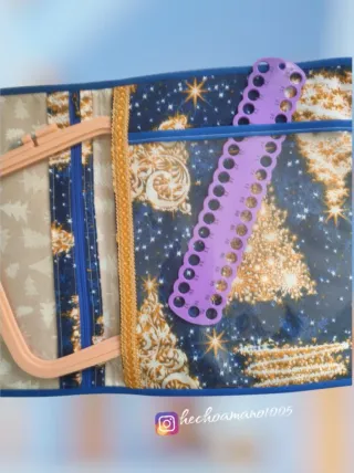 Carpeta de proyectos con muñeco de nieve