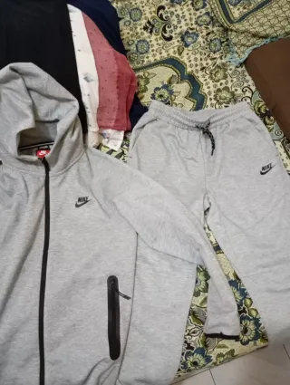 Conjunto Nike Tech Gris