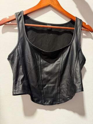 Top efecto piel negro