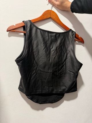 Top efecto piel negro