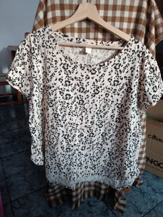 Camiseta con estampado de leopardo