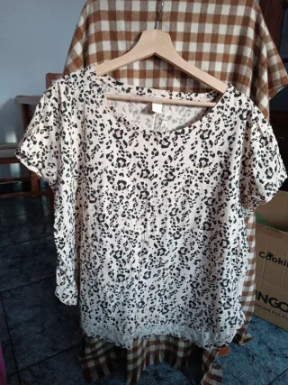 Camiseta con estampado de leopardo