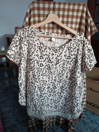 Camiseta con estampado de leopardo