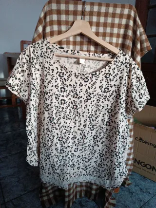 Camiseta con estampado de leopardo