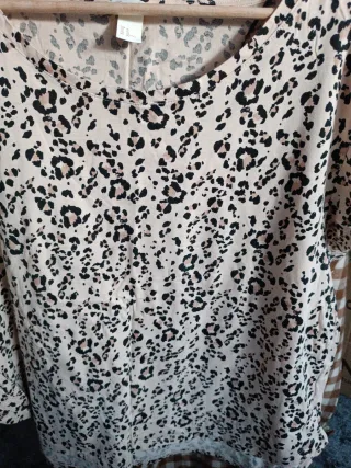 Camiseta con estampado de leopardo