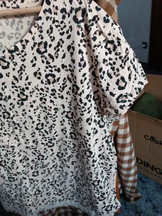 Camiseta con estampado de leopardo