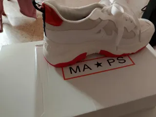 Zapatillas blancas y rojas talla 37 sin usar