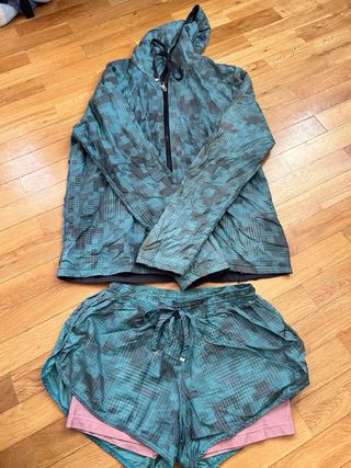 Conjunto deportivo: chaqueta y pantalón corto