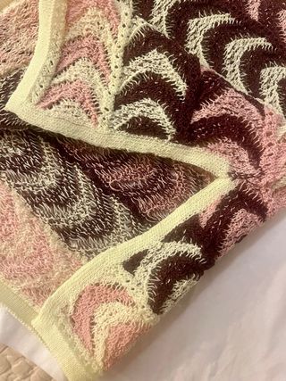 Top Asimétrico Crochet Marrón y Rosa