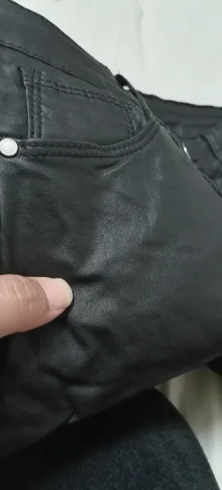 Pantalón tipo cuerina (sintético) Negro Talla M