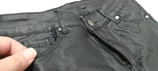 Pantalón tipo cuerina (sintético) Negro Talla M