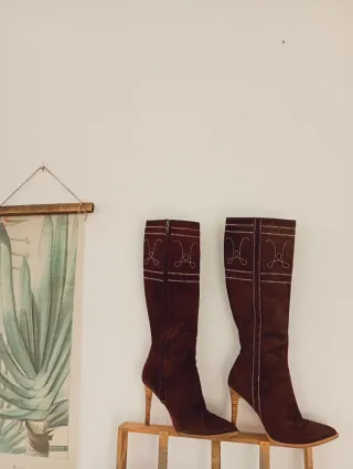 Botas camperas serraje tacón marrón