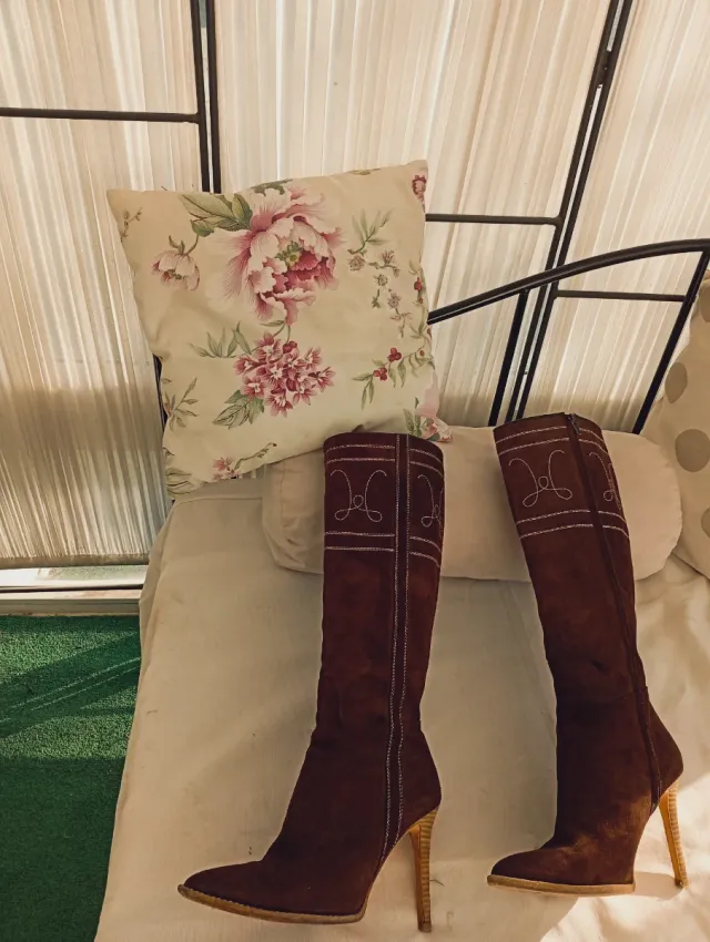 Botas camperas serraje tacón marrón