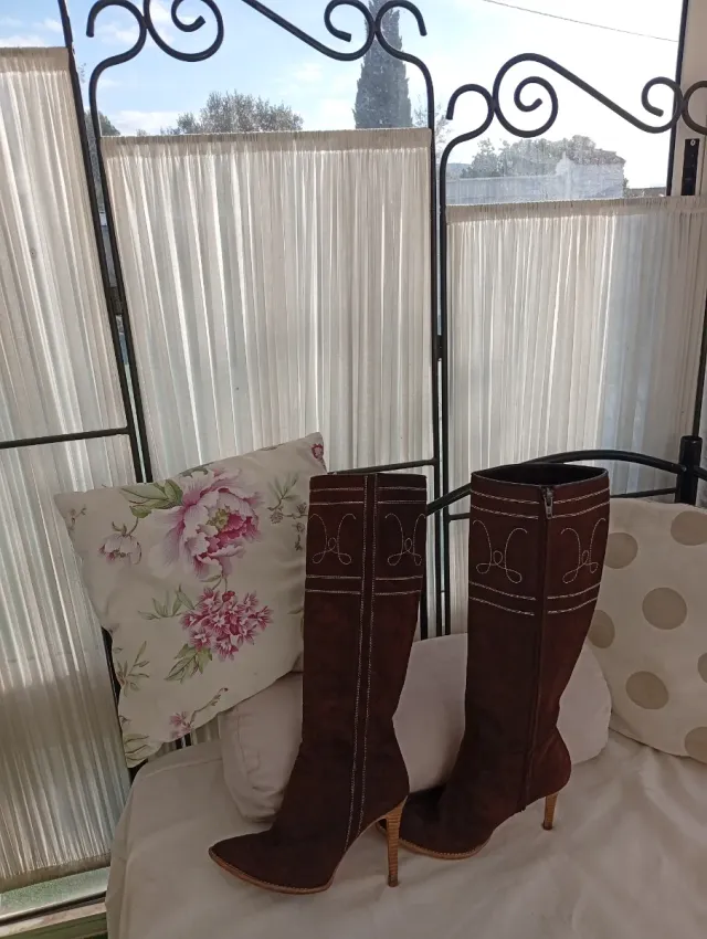 Botas camperas serraje tacón marrón