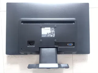 Ordenador Compaq sobremesa + monitor y teclado