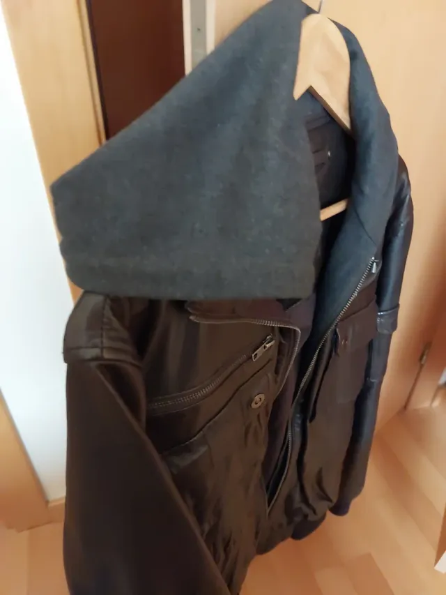 Chaqueta de Piel Negra